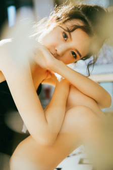 天天看片 WWW.ZHOUJI53.COM